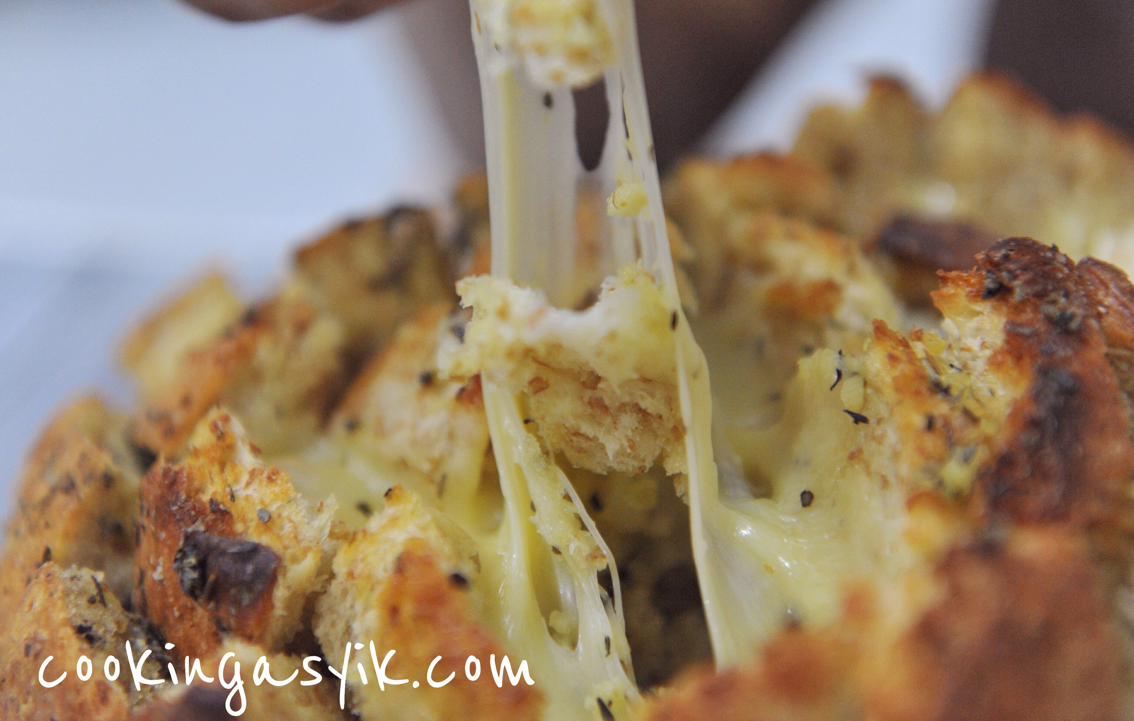Pull Apart Garlic-Mozza Bread, life is short-just eat garlic bread!
