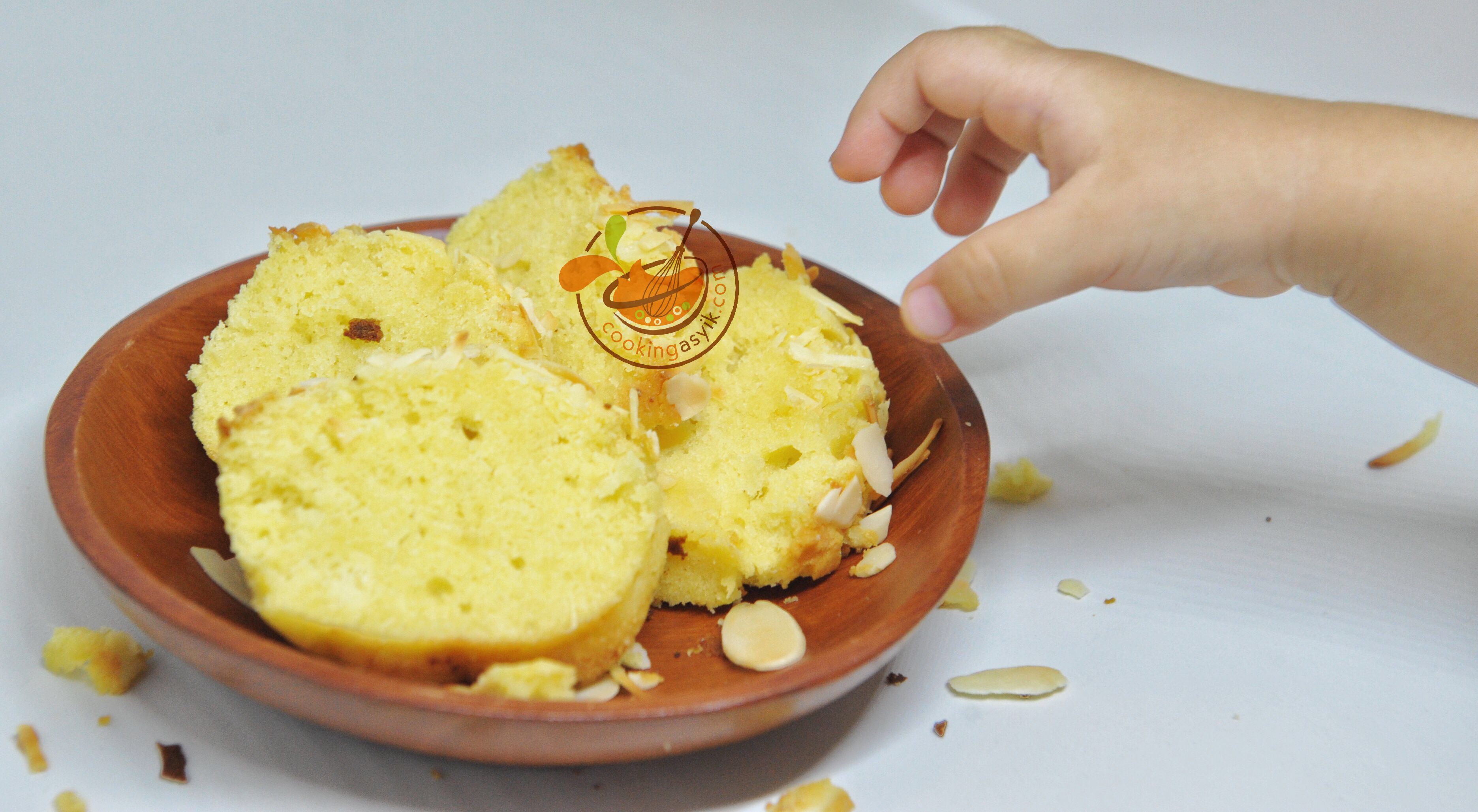 Resep Cake Tape Keju Almond Empuk dan Mudah!